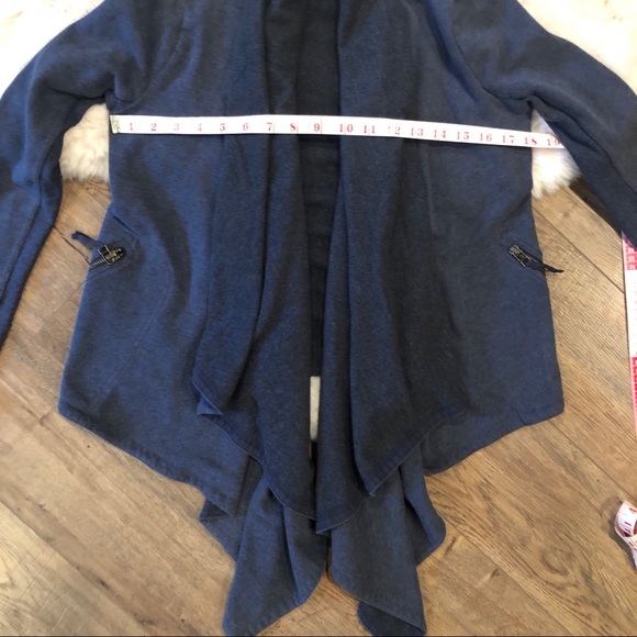 An Taylor LOFT Cardigan - Picture 4 of 8